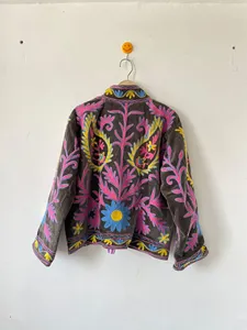 Veste Suzani artisanale en velours marron à motifs floraux pour femme, col montant, style bohème, manches longues, vêtement d'extérieur de luxe pour le printemps - Product Image 5
