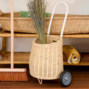 Cesta con ruedas de ratán hecha a mano, carrito con ruedas, accesorio para niños, cestas con asa para arrastrar. - Product Image 1