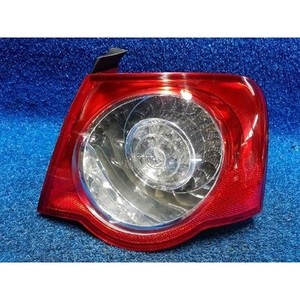 Feu arrière extérieur droit d'occasion pour Passat, référence OEM 3C5945096H - Product Image 1