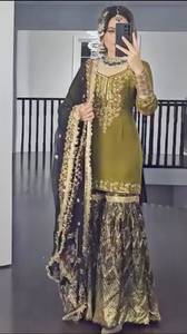 Ensemble Sharara Palazzo vert olive lourdement brodé avec dupatta noir, ensemble de mariage pakistanais en soie Chinon brodée - Product Image 3