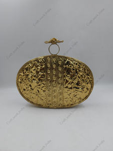 Pochette ovale artisanale indienne en nacre avec cadre en laiton, décorations florales en cristal, sac de soirée luxueux fait main pour femmes - Product Image 4