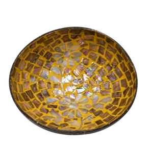 Tazón de cáscara de coco con bordes decorativos tallados, acabado pulido ecológico para la cocina - Product Image 1