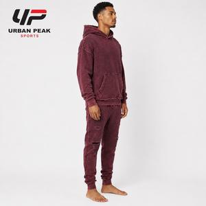 Conjunto Deportivo Moderno para Hombre con Detalles Desgastados, Tela Suave y Corte Cómodo para un Estilo Urbano Informal - Product Image 2