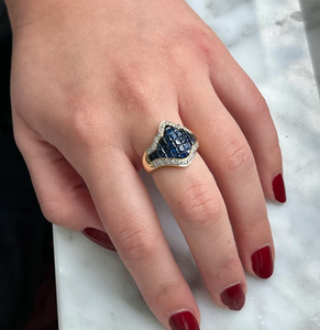 Bague de cocktail en saphir en forme de bouclier, plaqué or 9 carats, sertie pavé, bijoux vintage pour femme, pierre de naissance de septembre, bague de fiançailles - Product Image 1