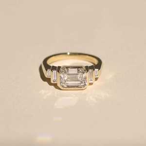 แหวนเพชรทรงเหลี่ยมมรกต 1.00 กะรัต แบบสามเม็ด ทองคำแท้ 14K ของขวัญวันครบรอบสุดหรูสำหรับเธอ - Product Image 5