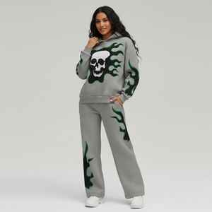 Conjunto Deportivo Y2K Personalizado para Hombre, Sudadera Gris de Felpa Gruesa con Bordado de Calavera y Llamas, Pantalones Acampanados, Venta al Por Mayor Glory - Product Image 3