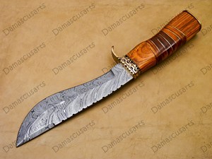 Couteau Tracker DIY OEM en Acier Damas Fait Main, Lame Fixe Forgée à Bord Dentelé, pour Survie, Chasse, Camping, avec Manche en Bois Premium - Product Image 4