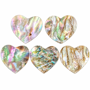 Piezas de Concha de Abulón Natural en Forma de Corazón, Acabado Iridiscente de Madreperla para Joyería con Temática de Amor, Manualidades y Decoración del Hogar - Product Image 1