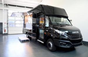 Camión de Comida JV de 5.8m, Estilo Moderno con Cápsula de Acero Inoxidable y Compartimentos Aislados para Catering al Aire Libre - Product Image 5