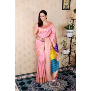 ผ้าไหมนุ่มสีชมพูอ่อนแบบบาแนรัส พร้อมผ้าคลุมไหลหลากสีทอแบบซารี  ชุดอินเดียและปากีสถาน - Product Image 2