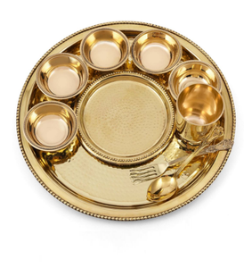 Assiette Thali en métal poli or, design gravé, qualité excellente, style indien, vaisselle disponible en gros à prix avantageux depuis l'Inde - Product Image 2