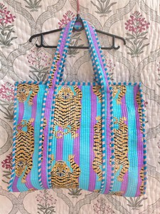 Women <b>Quilted</b> Cotton Tote Bag with Tiger Hand Print Bohemian Style Casual Zipper Travel Daily Use <b>Handbag</b> for Women - Product Image 5