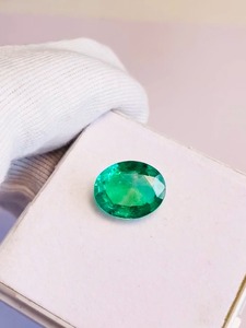 Émeraude naturelle de Zambie, taille ovale, 7,09 carats, qualité AAA, certifiée IGI, avec un lustre superbe, couleur verte, pour la fabrication de bijoux - Product Image 4