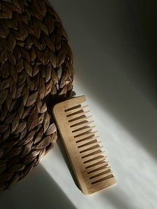 Peine de Madera Natural Rústica Hecho a Mano, Herramienta de Calidad Profesional para el Cuidado del Cabello, Ecológico, Resistente al Agua, Antiestático, Forma Personalizable - Product Image 3