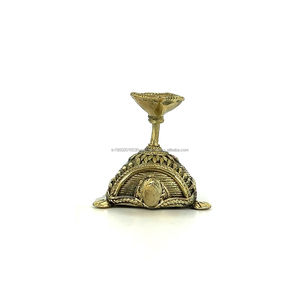 Porte-bougie tortue en laiton de 3,5 pouces, fait main, support en métal doré et verre, élégante décoration de table pour la maison, bougie en métal - Product Image 4