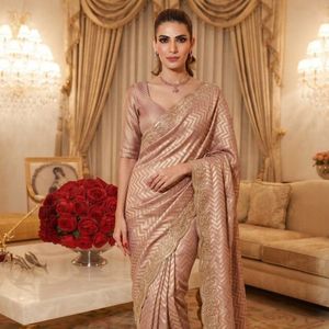 Sari de mariage en soie Kanjivaram de qualité supérieure et pure, avec broderies de perles Cutdana et de paillettes, prix de gros par Royal Export - Product Image 1