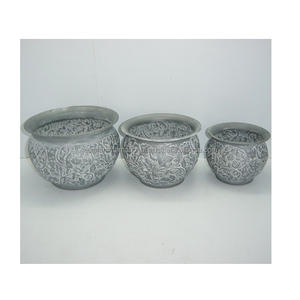 Ensemble de pots à fleurs classiques en fer galvanisé blanc en trois pièces pour la décoration intérieure/extérieure, écologique pour les hôtels - Product Image 5