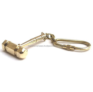 Llavero de Latón de Calidad de Lujo con Acabado Pulido, Diseño Moderno, Ligero y con Logotipo Personalizable - Product Image 4