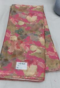 Eleve su colección étnica con tela de poliéster Tabby Silk de primera calidad, con vibrantes estampados florales digitales de alta definición. - Product Image 2