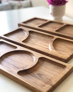 Bandeja de acacia con diseño ergonómico, asa de fácil agarre, estructura equilibrada y diseño antiderrames. - Product Image 3