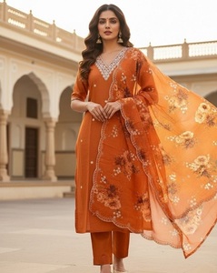 Ensemble indien pakistanais à fleurs orange, kurta en rayonne brodée avec dupatta, tenue traditionnelle pour les fêtes et les mariages pour femmes - Product Image 1