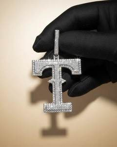 Colgante de letra VVS Moissanite HipHop de plata 925 con incrustaciones de circonitas, colgante personalizado con inicial del alfabeto, joyería estilo rapero. - Product Image 4