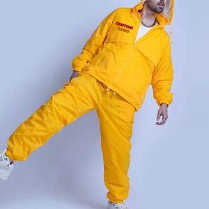 ชุดวอร์มกันลมผู้ชายแบบกำหนดเอง OEM/ODM ไซส์ใหญ่ น้ำหนักเบา ผ้าโพลีเอสเตอร์สะท้อนแสง ชุดกีฬาแบบมีฮู้ด - Product Image 1