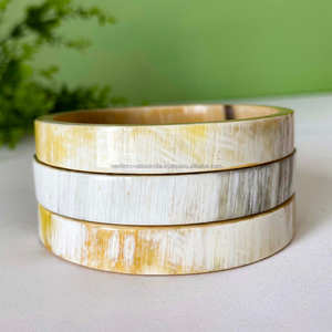 Bracelets en corne de buffle faits à la main pour femmes et filles Nature's Love et Feng Shui Style sculpté Technique - Product Image 4