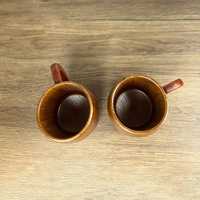 Tasses en bois classiques durables et écologiques de haute qualité avec poignée, fabriquées à la main de manière créative, artisanat intemporel TS-210 pour bière, jus, lait, eau