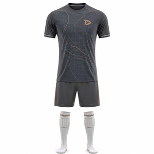 Fabricante Profesional de Uniformes de Fútbol OEM: Uniformes de Fútbol para Hombre con Sublimación Completa y Cuello en V – Jersey y Pantalones Cortos Deportivos Personalizados para Verano - Product Image 5