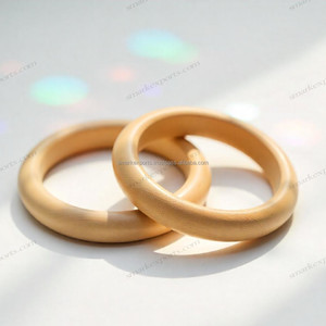 Bracelet rond en bois écologique pour femmes, fabriqué à la main en Inde, durable, léger, accessoire de mode pour filles et femmes - Product Image 1