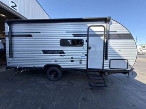 Modèle d'occasion 2025 E-a-s-t To W-e-s-t S-i-l-v-e-r L-a-k-e L-e 1700B-H-L-E - Product Image 4