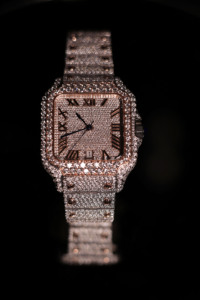 Montre chronographe Iced Out VVS Moissanite en or rose bicolore, cadran entièrement pavé de diamants, avec fenêtre de date, pour homme - Product Image 3
