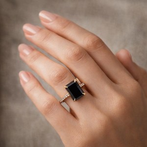 แหวนทองคำขาว 14k ชุบทองคำเหลือง ประดับพลอยออนิกซ์สีดำทรงเหลี่ยมมรกต สำหรับผู้หญิง - Product Image 1
