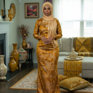 Robe Fransawi rose avec jacquard floral et hijab assorti |   Robe de mariée somalienne élégante pour les fêtes et l'Aïd - Product Image 2