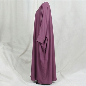 Abayas al por mayor para Eid: Elegante túnica musulmana de poliéster sedoso ligero con cuentas, estilo mariposa islámico hasta el tobillo. - Product Image 3