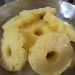 Morceaux d'ananas en sirop en vrac pour l'industrie des boissons et de la restauration, provenant du Vietnam - Product Image 1