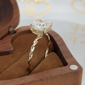 Bague de fiançailles solitaire en diamant de laboratoire taille Asscher, 3,12 carats, couleur E, pureté VVS2, certifiée IGI, or jaune 18 carats - Product Image 2