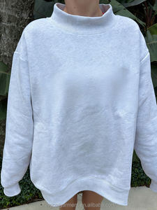Sudadera Blanca Oversize de Cuello Alto para Mujer con Logotipo Personalizado en la Parte Delantera, Manga Regular, Tejido de Algodón, Estilo Otoñal - Product Image 4