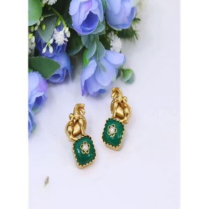 Pendientes elegantes de calidad premium con piedras chapadas en oro de lujo para mujeres y niñas, regalo para bodas, compromisos, fiestas y colecciones. - Product Image 1