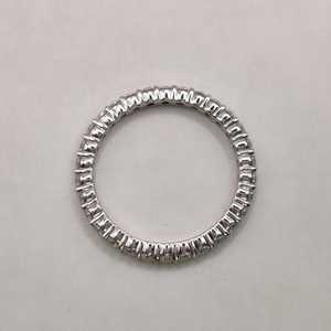 Bague unisexe tendance en argent sterling 925 avec moissanite taille ronde, idéale pour les fiançailles, les fêtes ou comme cadeau pour elle. - Product Image 4
