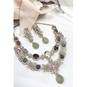Ensemble collier et boucles d'oreilles fusion, plaqué or, qualité supérieure, exquis, pour mariage, collection pour femmes - Product Image 1