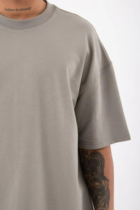 Camiseta Lisa de Alta Calidad con Logotipo Personalizado Bordado o Impreso, Fabricante de Camisetas al por Mayor, Corte Holgado, Hombros Caídos, para Hombre - Product Image 6