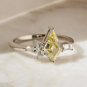 Anillo de Diamantes Cultivados en Laboratorio de Diseño de Lujo en Oro de 10K/14K/18K para Mujer, Joyería de Alta Calidad con Corte Lozenge IGI, Anillo de Compromiso y Boda - Product Image 3