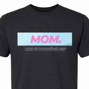T-shirt graphique unisexe en coton à manches courtes et col rond avec citation pour maman, message familial, vente en gros OEM, approvisionnement en vrac - Product Image 5