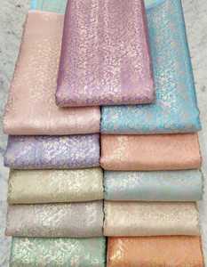 Tela de Seda Brocada en Tonos Pastel con Diseño Floral Dorado, Tejido Jacquard, Muy Ligera, 100GSM, para Saris, Vestidos y Ropa Étnica - Product Image 1