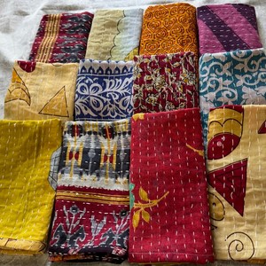 Serviette Kantha en coton faite à la main, imprimée de motifs floraux, style indien, textile décoratif pour usage intérieur - Product Image 5