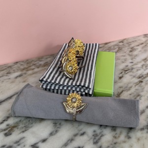 Anneau de serviette en forme de tournesol, décoration de table élégante, accessoire de luxe pour la décoration de la maison, les mariages, les fêtes et la mise en valeur de la table. - Product Image 5