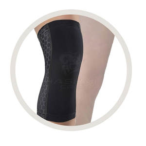 La rodillera de diseño elástico ofrece un ajuste duradero y una compresión confiable para mejorar la estabilidad y reducir el estrés muscular. - Product Image 2