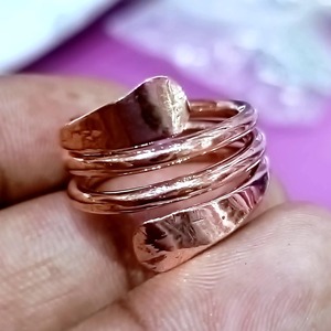 Bague élégante en cuivre pour filles et femmes, au design raffiné, confortable à porter, de qualité supérieure, idéale pour les mariages, les fêtes et comme cadeau. - Product Image 1